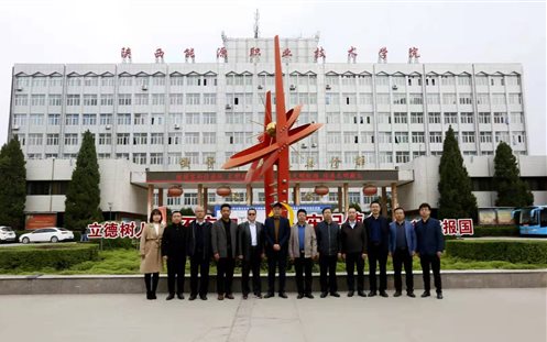 校企双方代表合影